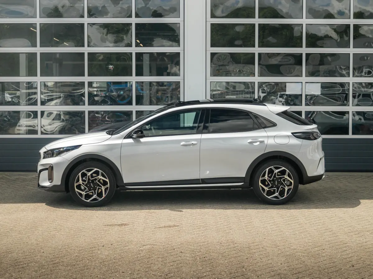 1.5 T-GDi GT-PlusLine | Uit voorraad leverbaar | Automaat | Pano dak | 18" velgen | Clima | Cruise | GT interieur