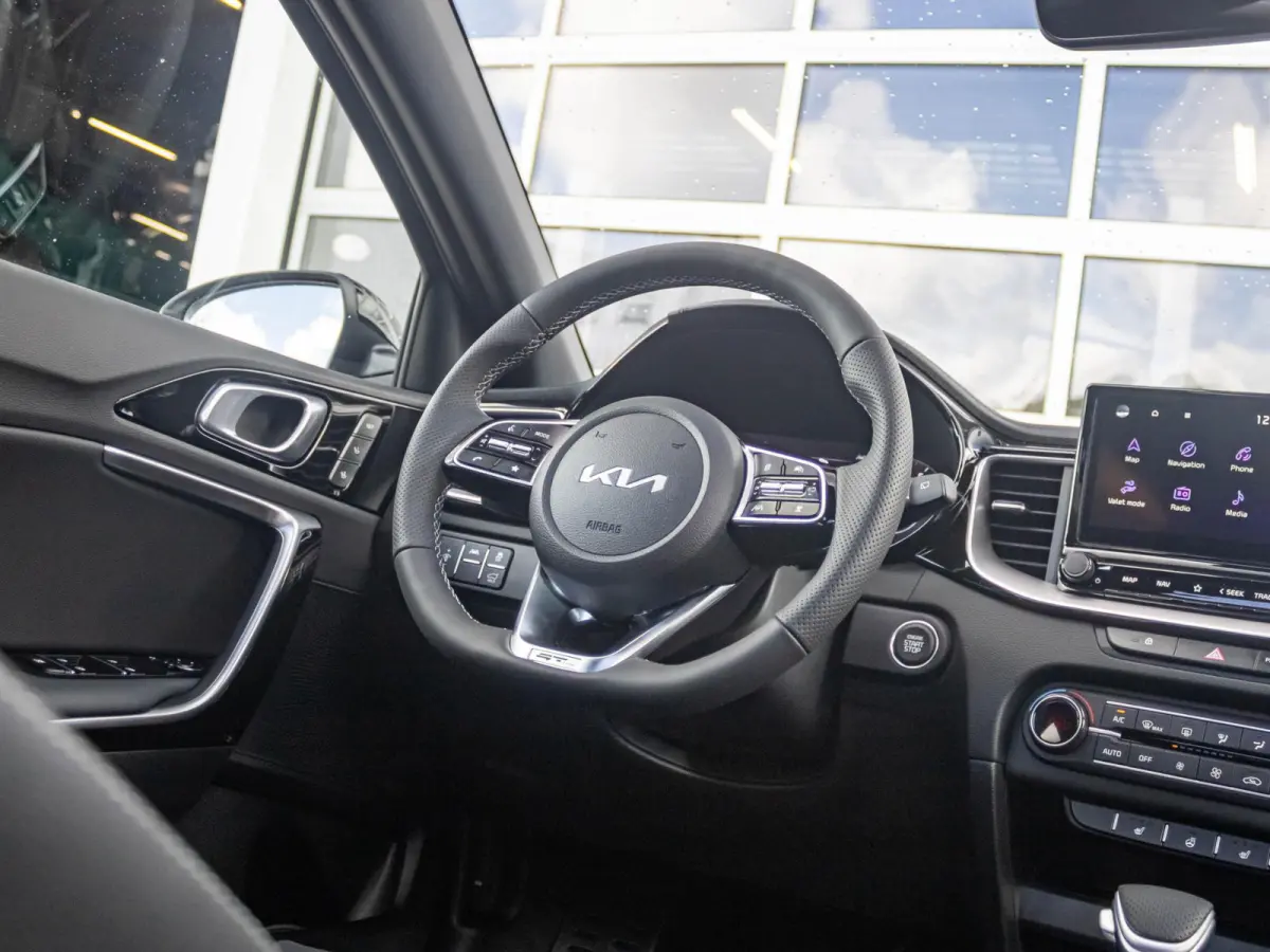 1.5 T-GDi GT-PlusLine | Uit voorraad leverbaar | Automaat | Pano dak | 18" velgen | Clima | Cruise | GT interieur