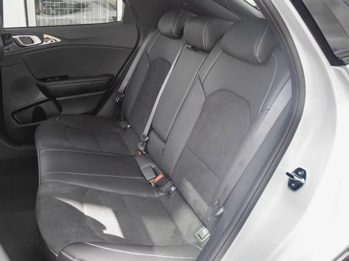 1.5 T-GDi GT-PlusLine | Uit voorraad leverbaar | Automaat | Pano dak | 18" velgen | Clima | Cruise | GT interieur