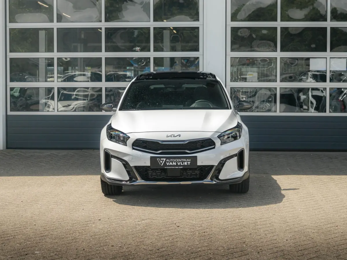 1.5 T-GDi GT-PlusLine | Uit voorraad leverbaar | Automaat | Pano dak | 18" velgen | Clima | Cruise | GT interieur