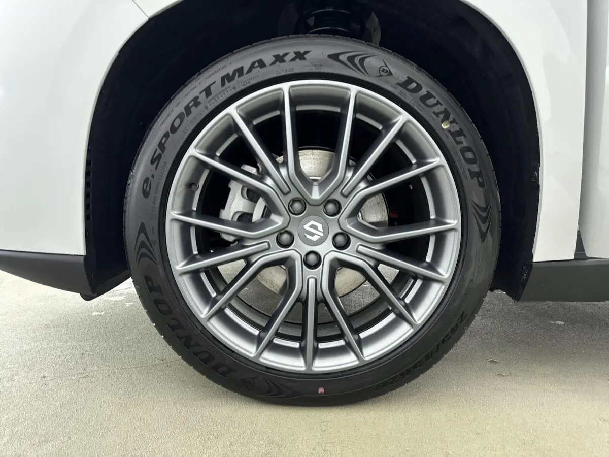 Design Pro 69.9 kWh | lichtmetalen velgen 20" | luxe kunstlederen bekleding | navigatiesysteem | panoramadak | Tundra Grey |