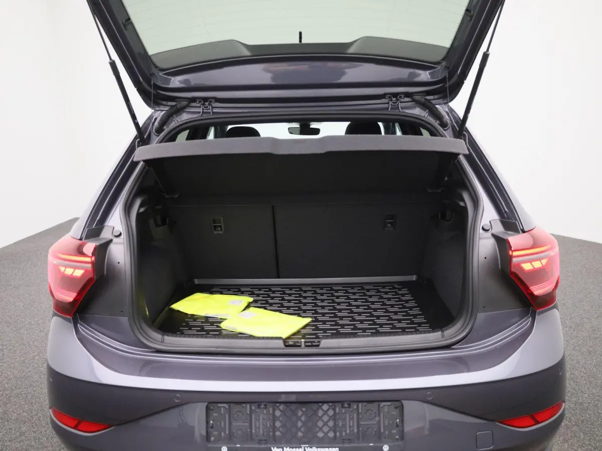 1.0 TSI R-Line Edition 95 PK | Automaat | Panoramadak | Stoelverwarming | Digitale Cockpit | 16 Inch | LED Matrix | Achteruitrijcamera