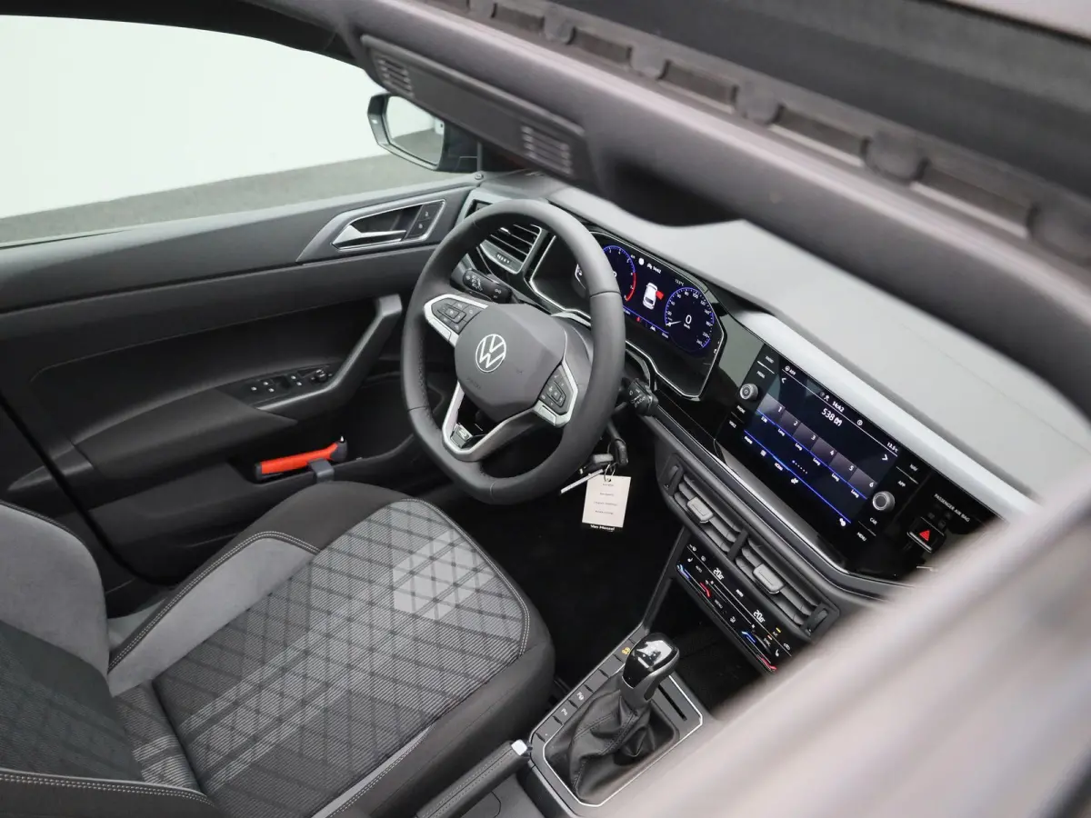 1.0 TSI R-Line Edition 95 PK | Automaat | Panoramadak | Stoelverwarming | Digitale Cockpit | 16 Inch | LED Matrix | Achteruitrijcamera
