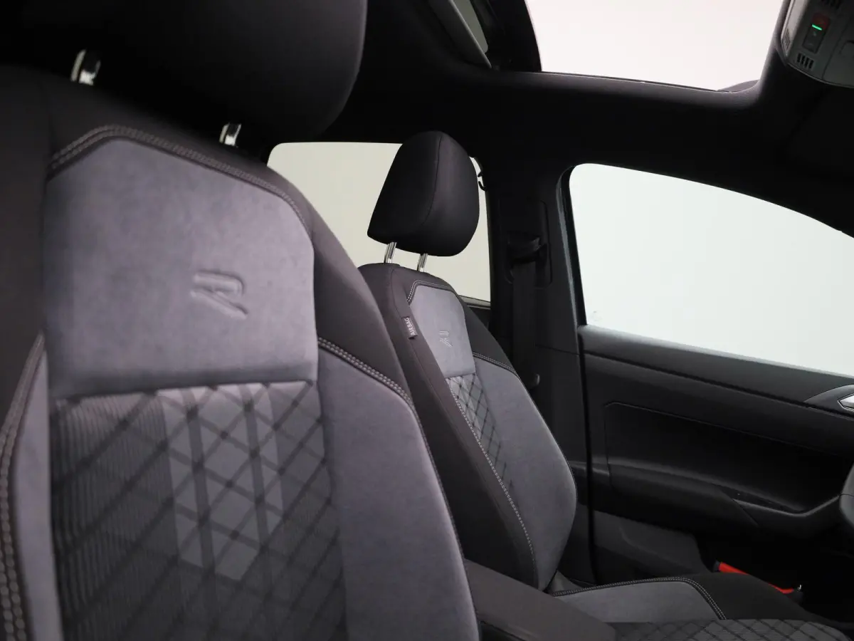 1.0 TSI R-Line Edition 95 PK | Automaat | Panoramadak | Stoelverwarming | Digitale Cockpit | 16 Inch | LED Matrix | Achteruitrijcamera