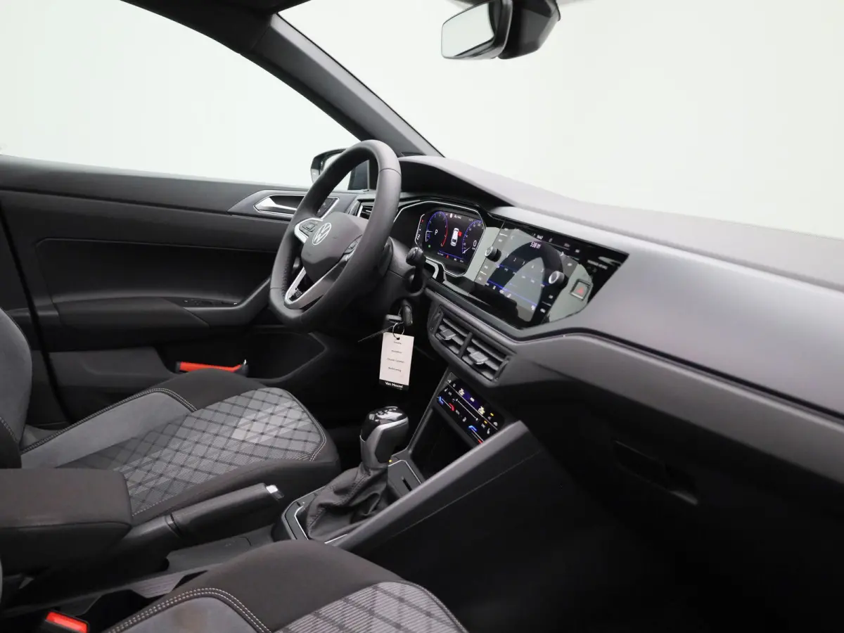 1.0 TSI R-Line Edition 95 PK | Automaat | Panoramadak | Stoelverwarming | Digitale Cockpit | 16 Inch | LED Matrix | Achteruitrijcamera
