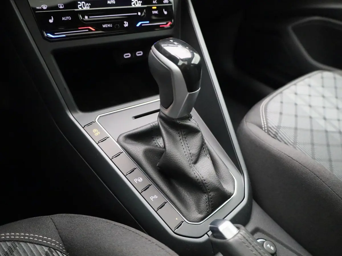 1.0 TSI R-Line Edition 95 PK | Automaat | Panoramadak | Stoelverwarming | Digitale Cockpit | 16 Inch | LED Matrix | Achteruitrijcamera