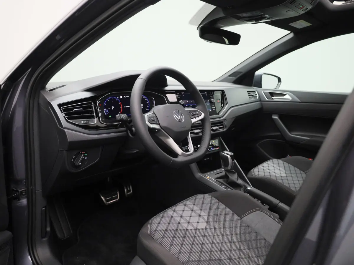 1.0 TSI R-Line Edition 95 PK | Automaat | Panoramadak | Stoelverwarming | Digitale Cockpit | 16 Inch | LED Matrix | Achteruitrijcamera