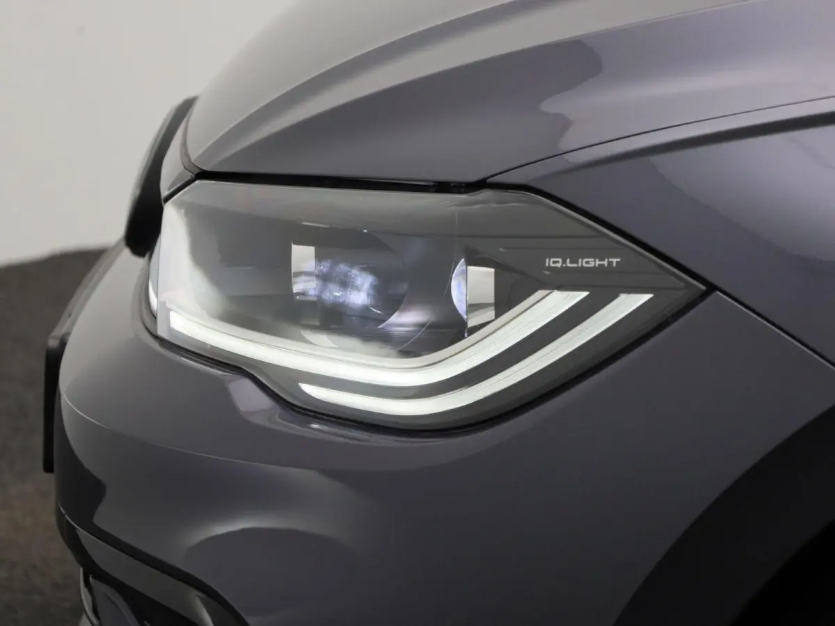 1.0 TSI R-Line Edition 95 PK | Automaat | Panoramadak | Stoelverwarming | Digitale Cockpit | 16 Inch | LED Matrix | Achteruitrijcamera