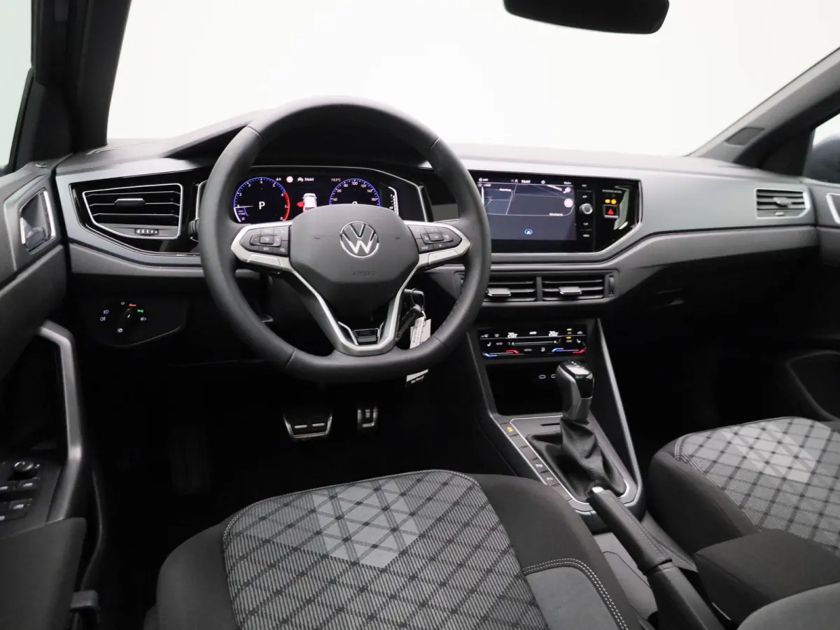 1.0 TSI R-Line Edition 95 PK | Automaat | Panoramadak | Stoelverwarming | Digitale Cockpit | 16 Inch | LED Matrix | Achteruitrijcamera