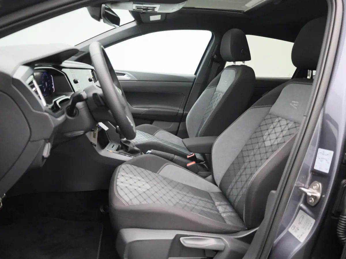 1.0 TSI R-Line Edition 95 PK | Automaat | Panoramadak | Stoelverwarming | Digitale Cockpit | 16 Inch | LED Matrix | Achteruitrijcamera