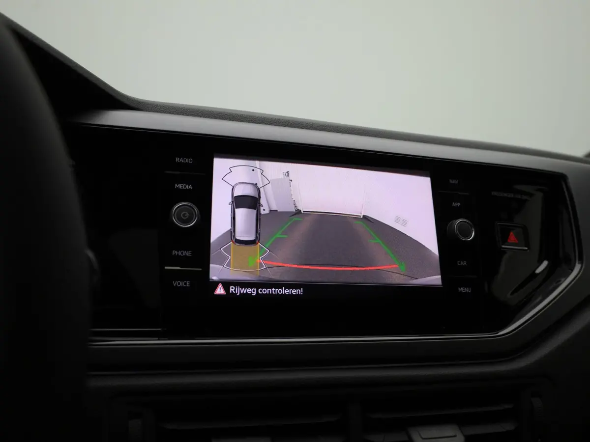 1.0 TSI R-Line Edition 95 PK | Automaat | Panoramadak | Stoelverwarming | Digitale Cockpit | 16 Inch | LED Matrix | Achteruitrijcamera