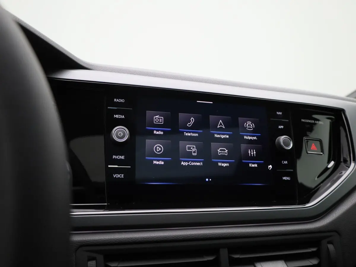 1.0 TSI R-Line Edition 95 PK | Automaat | Panoramadak | Stoelverwarming | Digitale Cockpit | 16 Inch | LED Matrix | Achteruitrijcamera