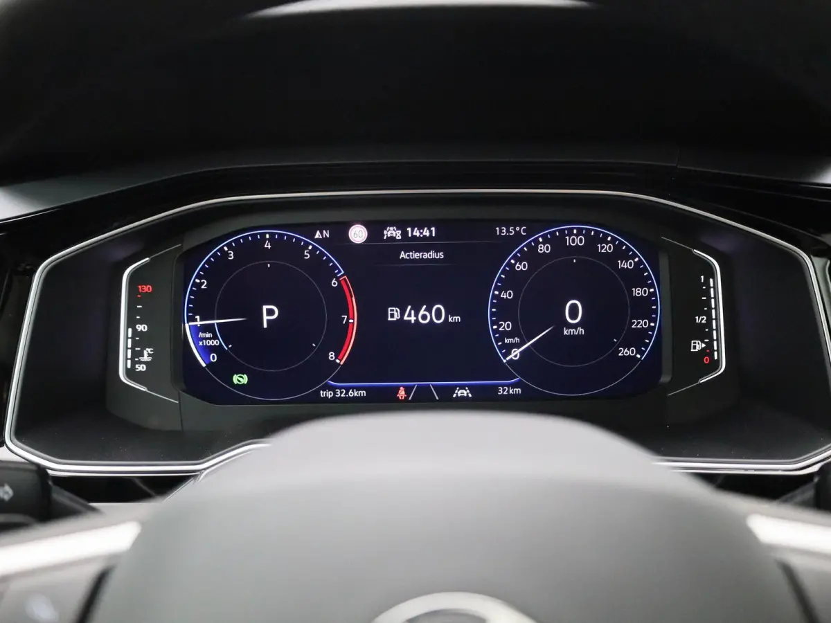1.0 TSI R-Line Edition 95 PK | Automaat | Panoramadak | Stoelverwarming | Digitale Cockpit | 16 Inch | LED Matrix | Achteruitrijcamera
