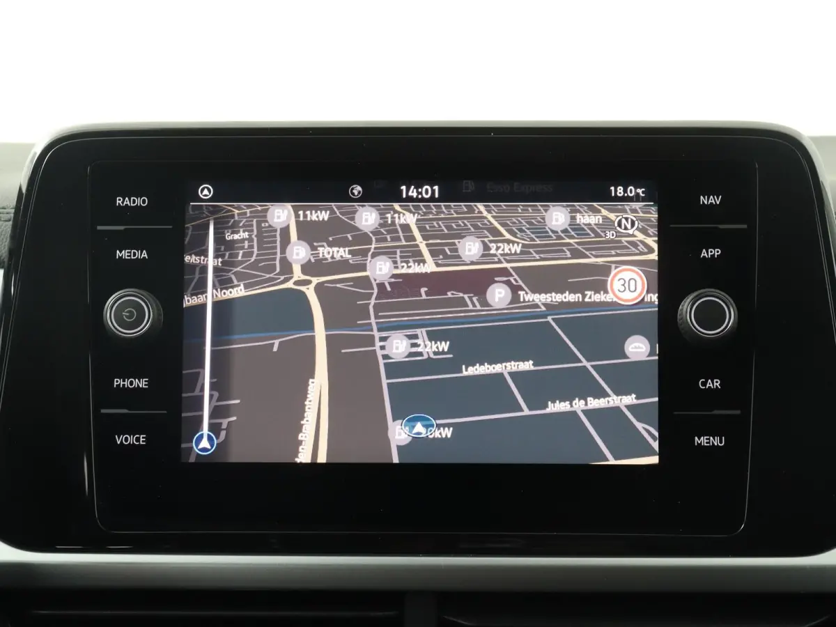 1.0 TSI Oranje Edition 116 PK | Navigatie | Apple Carplay | Dodehoek sensoren | Android Auto | Climate control | Camera | Keyless access | Adaptieve cruise control | 17" Lichtmetalen velgen 