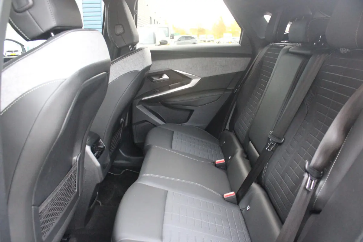 1.2 Hybrid 145PK GT | ELEKTRISCH BEDIENBARE ACHTERKLEP | NAVIGATIE | DRAADLOZE APPLE CARPLAY/ANDROID AUTO | SFEER VERLICHTING | ACHTERUITRIJ CAMERA | PARKEERSENSOREN VOOR EN ACHTER | FULL LE