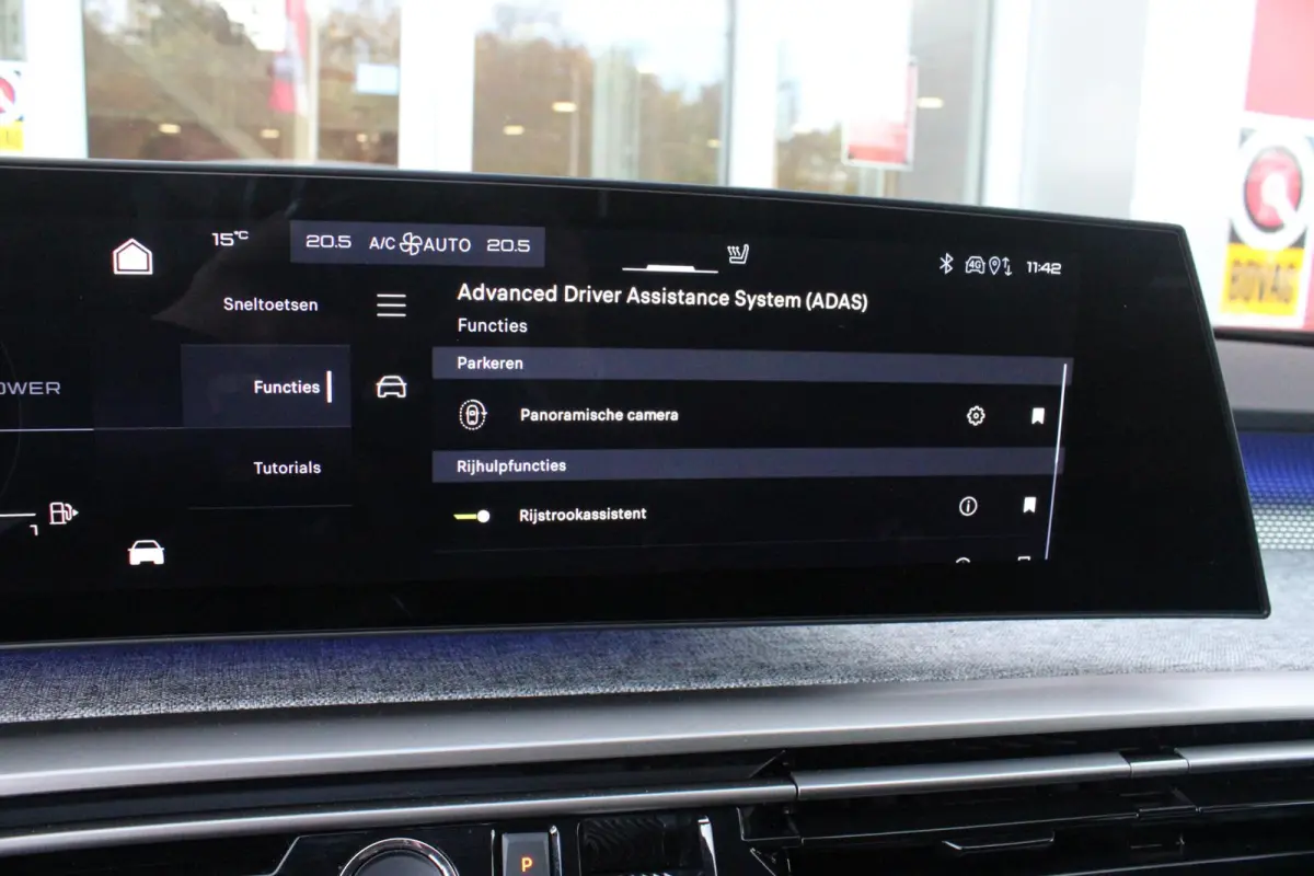 1.2 Hybrid 145PK GT | ELEKTRISCH BEDIENBARE ACHTERKLEP | NAVIGATIE | DRAADLOZE APPLE CARPLAY/ANDROID AUTO | SFEER VERLICHTING | ACHTERUITRIJ CAMERA | PARKEERSENSOREN VOOR EN ACHTER | FULL LE