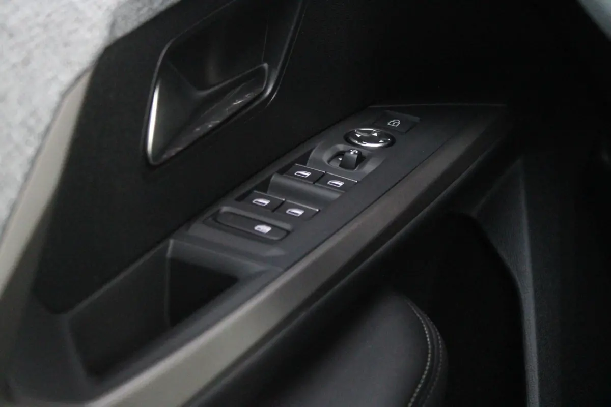 1.2 Hybrid 145PK GT | ELEKTRISCH BEDIENBARE ACHTERKLEP | NAVIGATIE | DRAADLOZE APPLE CARPLAY/ANDROID AUTO | SFEER VERLICHTING | ACHTERUITRIJ CAMERA | PARKEERSENSOREN VOOR EN ACHTER | FULL LE