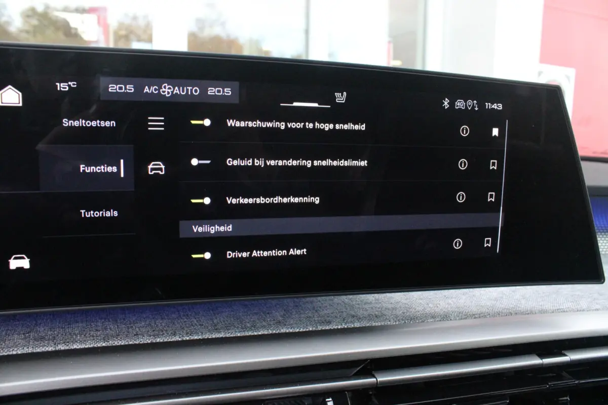 1.2 Hybrid 145PK GT | ELEKTRISCH BEDIENBARE ACHTERKLEP | NAVIGATIE | DRAADLOZE APPLE CARPLAY/ANDROID AUTO | SFEER VERLICHTING | ACHTERUITRIJ CAMERA | PARKEERSENSOREN VOOR EN ACHTER | FULL LE