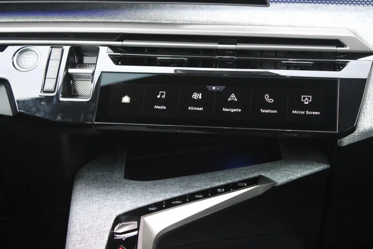 1.2 Hybrid 145PK GT | ELEKTRISCH BEDIENBARE ACHTERKLEP | NAVIGATIE | DRAADLOZE APPLE CARPLAY/ANDROID AUTO | SFEER VERLICHTING | ACHTERUITRIJ CAMERA | PARKEERSENSOREN VOOR EN ACHTER | FULL LE
