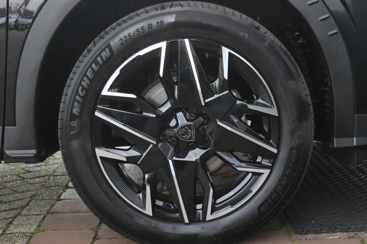 1.2 Hybrid 145PK GT | ELEKTRISCH BEDIENBARE ACHTERKLEP | NAVIGATIE | DRAADLOZE APPLE CARPLAY/ANDROID AUTO | SFEER VERLICHTING | ACHTERUITRIJ CAMERA | PARKEERSENSOREN VOOR EN ACHTER | FULL LE