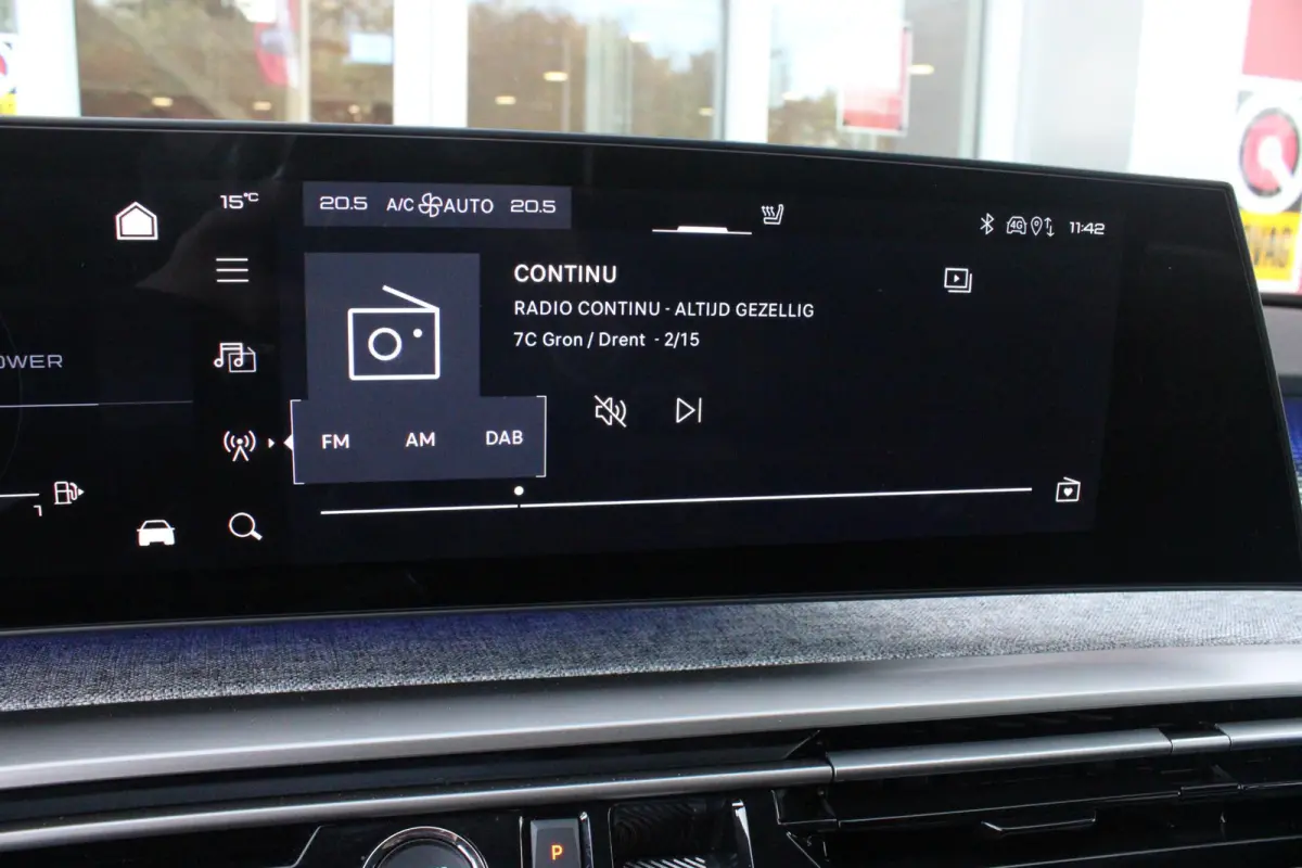 1.2 Hybrid 145PK GT | ELEKTRISCH BEDIENBARE ACHTERKLEP | NAVIGATIE | DRAADLOZE APPLE CARPLAY/ANDROID AUTO | SFEER VERLICHTING | ACHTERUITRIJ CAMERA | PARKEERSENSOREN VOOR EN ACHTER | FULL LE