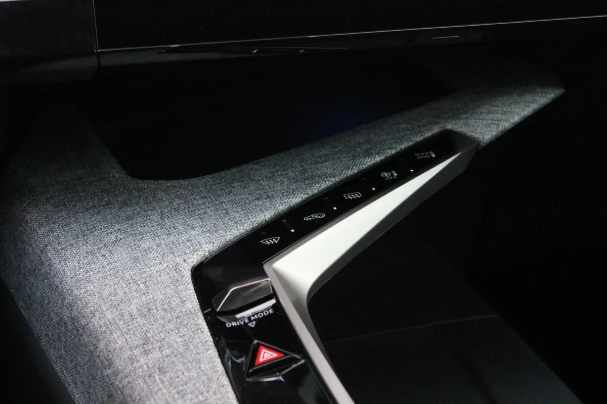 1.2 Hybrid 145PK GT | ELEKTRISCH BEDIENBARE ACHTERKLEP | NAVIGATIE | DRAADLOZE APPLE CARPLAY/ANDROID AUTO | SFEER VERLICHTING | ACHTERUITRIJ CAMERA | PARKEERSENSOREN VOOR EN ACHTER | FULL LE