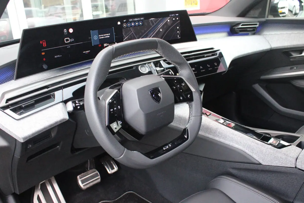 1.2 Hybrid 145PK GT | ELEKTRISCH BEDIENBARE ACHTERKLEP | NAVIGATIE | DRAADLOZE APPLE CARPLAY/ANDROID AUTO | SFEER VERLICHTING | ACHTERUITRIJ CAMERA | PARKEERSENSOREN VOOR EN ACHTER | FULL LE