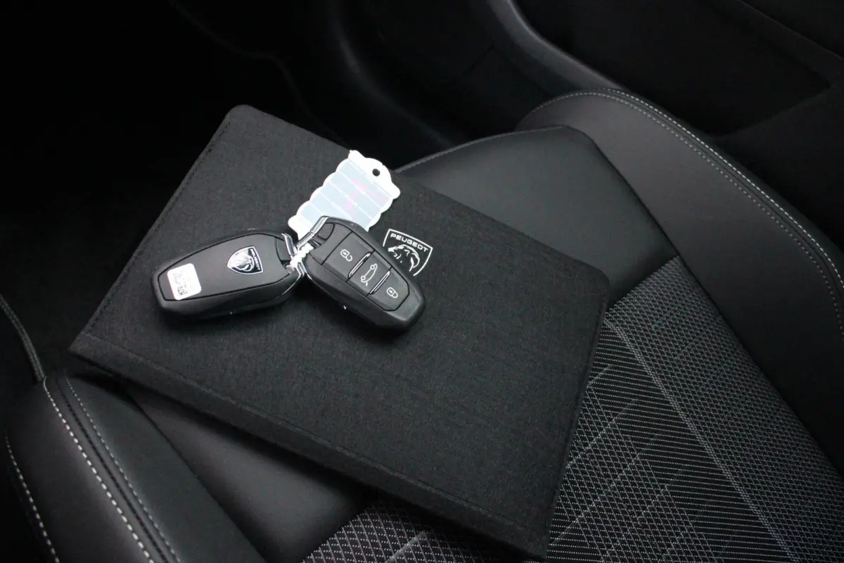 1.2 Hybrid 145PK GT | ELEKTRISCH BEDIENBARE ACHTERKLEP | NAVIGATIE | DRAADLOZE APPLE CARPLAY/ANDROID AUTO | SFEER VERLICHTING | ACHTERUITRIJ CAMERA | PARKEERSENSOREN VOOR EN ACHTER | FULL LE