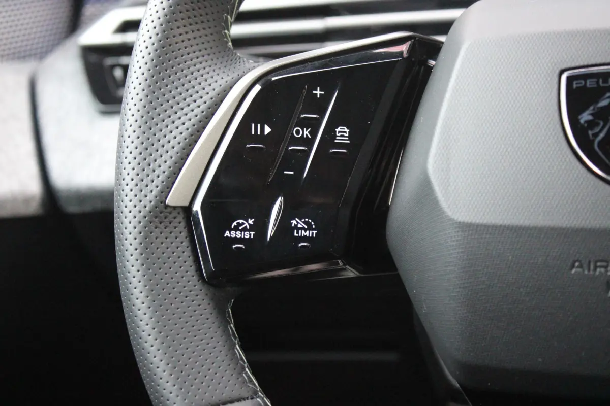 1.2 Hybrid 145PK GT | ELEKTRISCH BEDIENBARE ACHTERKLEP | NAVIGATIE | DRAADLOZE APPLE CARPLAY/ANDROID AUTO | SFEER VERLICHTING | ACHTERUITRIJ CAMERA | PARKEERSENSOREN VOOR EN ACHTER | FULL LE