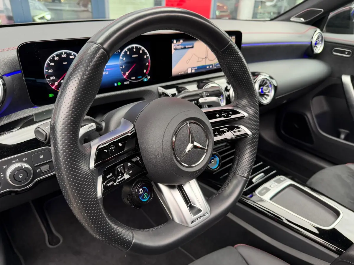 AMG 35 4MATIC / panoramadak / facelift