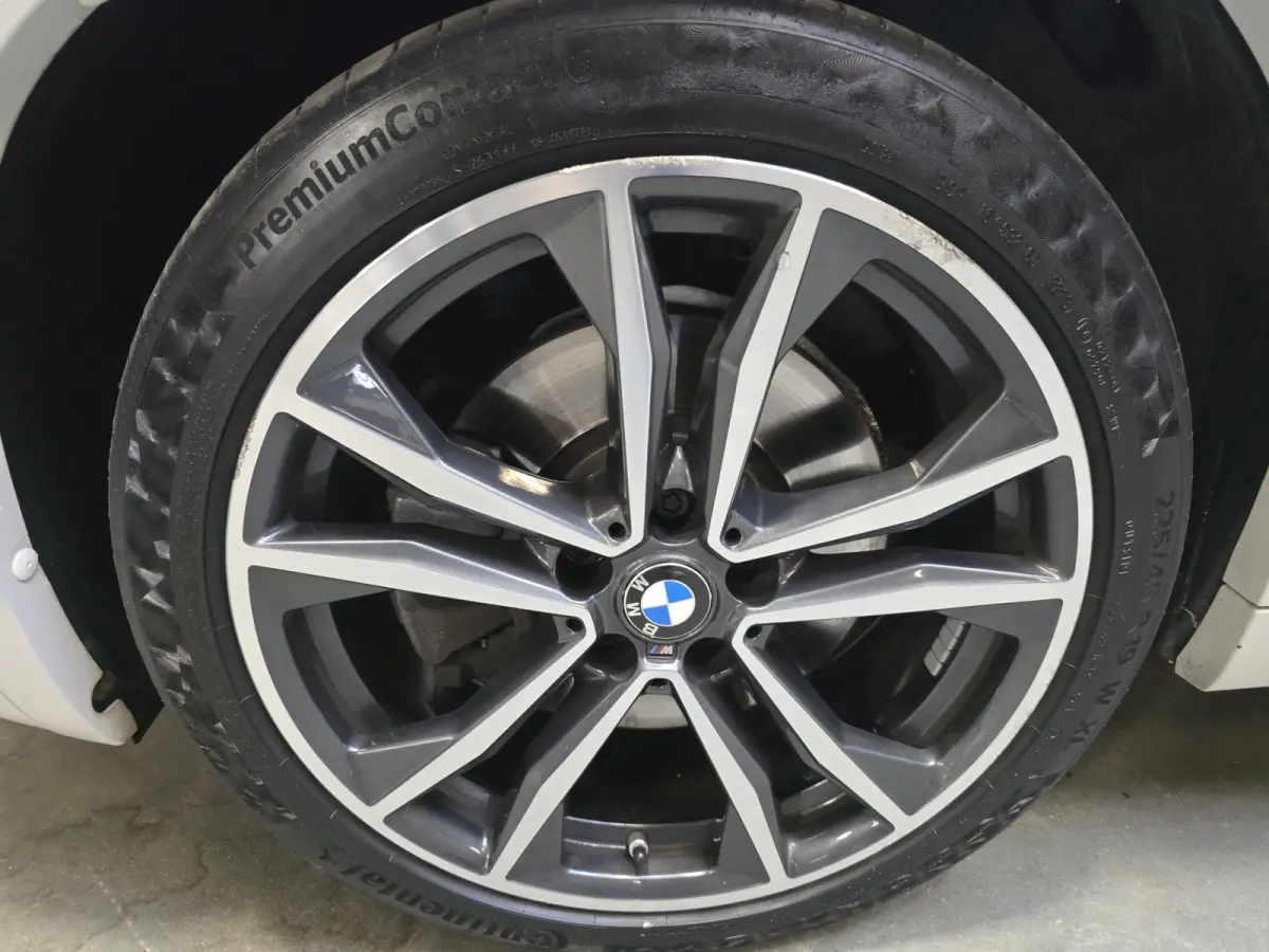 XDrive25e High Executive M Sport Pano Leder LED+ 19"LM
