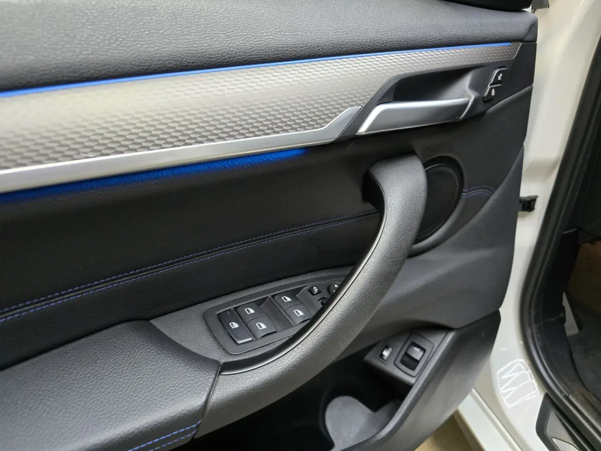 XDrive25e High Executive M Sport Pano Leder LED+ 19"LM