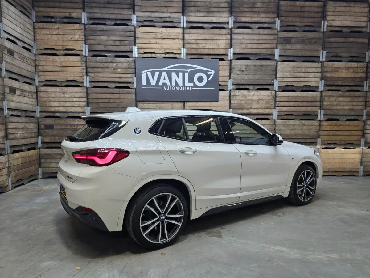 XDrive25e High Executive M Sport Pano Leder LED+ 19"LM