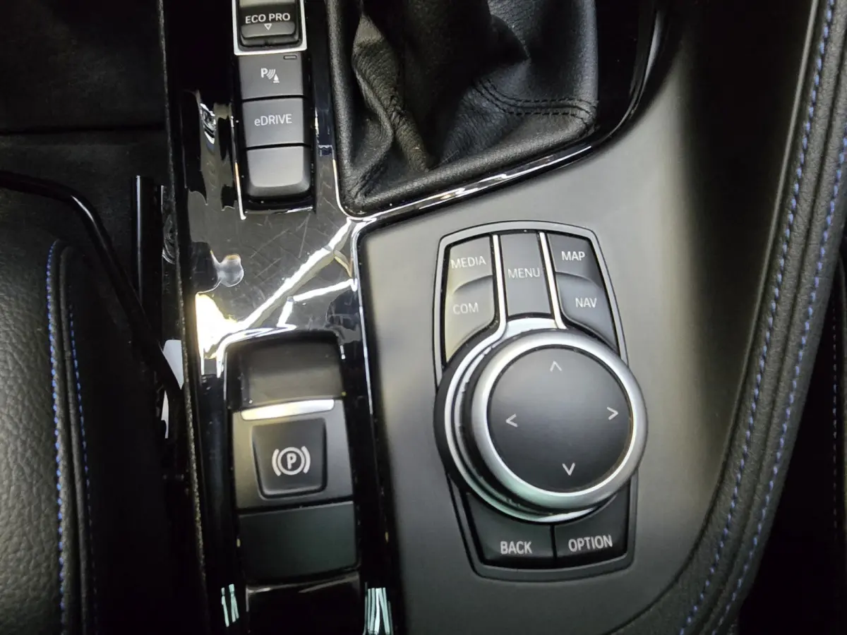 XDrive25e High Executive M Sport Pano Leder LED+ 19"LM
