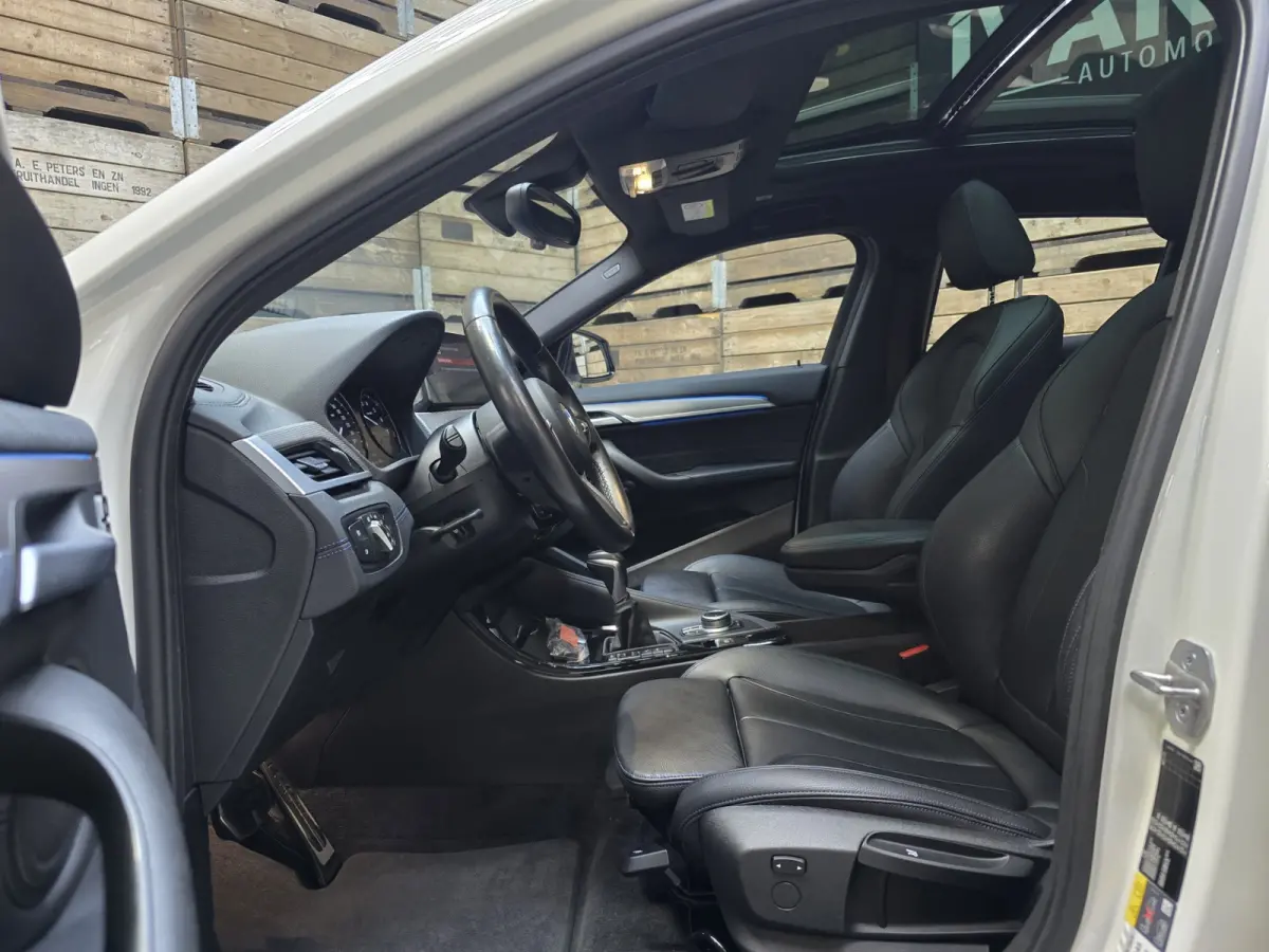 XDrive25e High Executive M Sport Pano Leder LED+ 19"LM