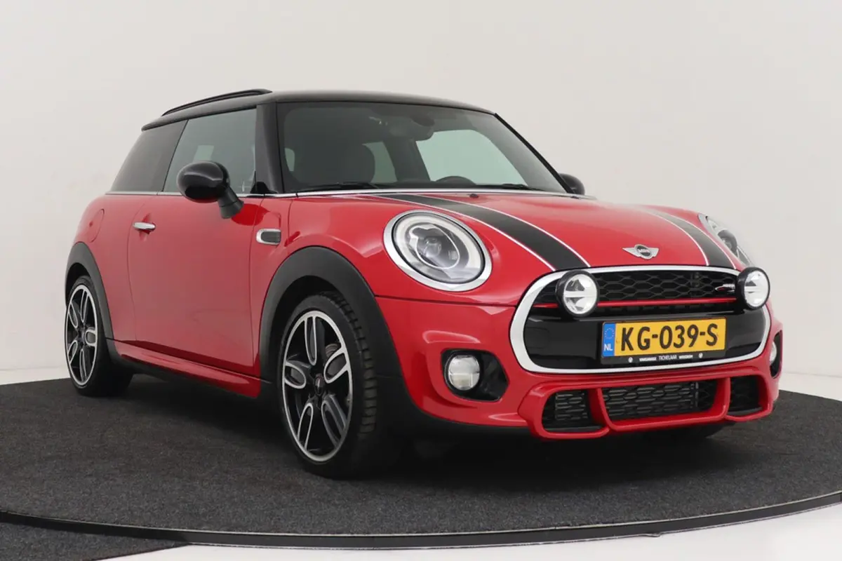 Mini 1.5 Chili Serious Business | Org NL | JCW Pakket | Sportstoelen | Navigatie | LED | Cruise Control |