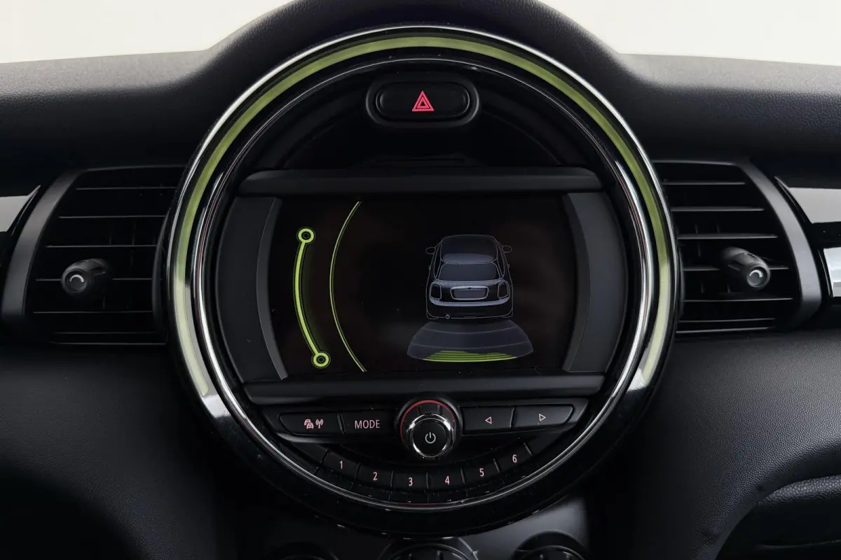 Mini 1.5 Chili Serious Business | Org NL | JCW Pakket | Sportstoelen | Navigatie | LED | Cruise Control |