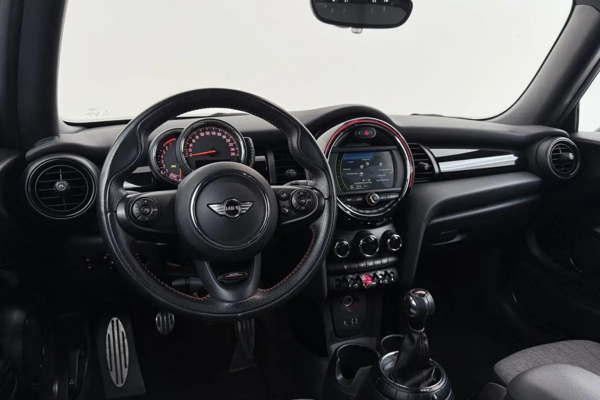 Mini 1.5 Chili Serious Business | Org NL | JCW Pakket | Sportstoelen | Navigatie | LED | Cruise Control |