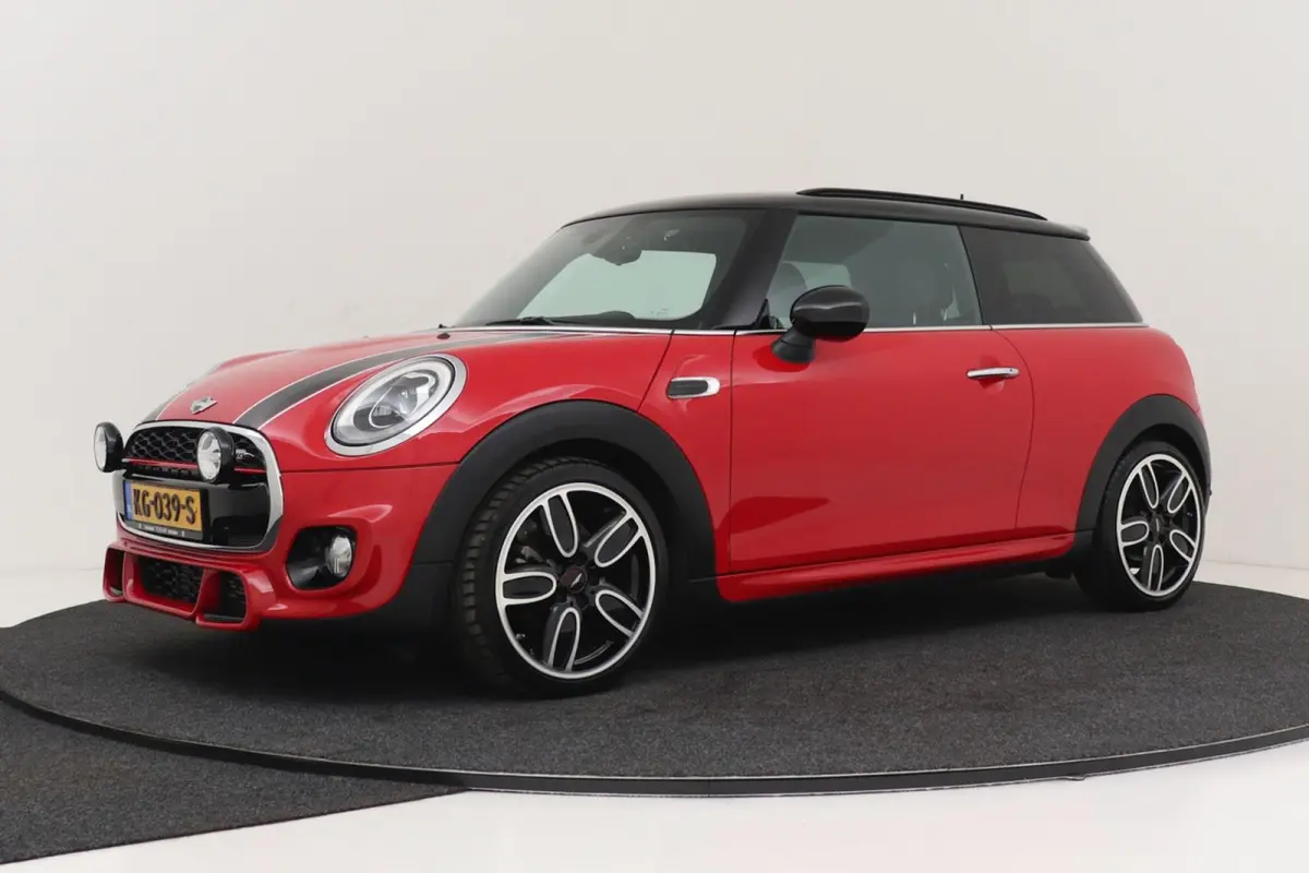 Mini 1.5 Chili Serious Business | Org NL | JCW Pakket | Sportstoelen | Navigatie | LED | Cruise Control |