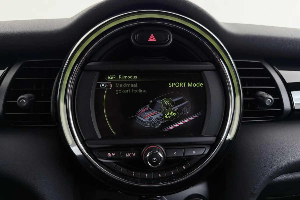 Mini 1.5 Chili Serious Business | Org NL | JCW Pakket | Sportstoelen | Navigatie | LED | Cruise Control |
