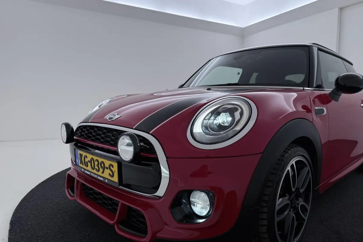 Mini 1.5 Chili Serious Business | Org NL | JCW Pakket | Sportstoelen | Navigatie | LED | Cruise Control |