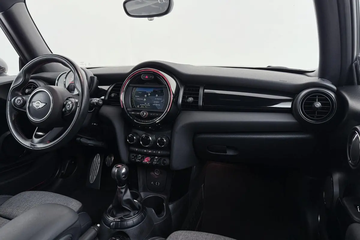 Mini 1.5 Chili Serious Business | Org NL | JCW Pakket | Sportstoelen | Navigatie | LED | Cruise Control |