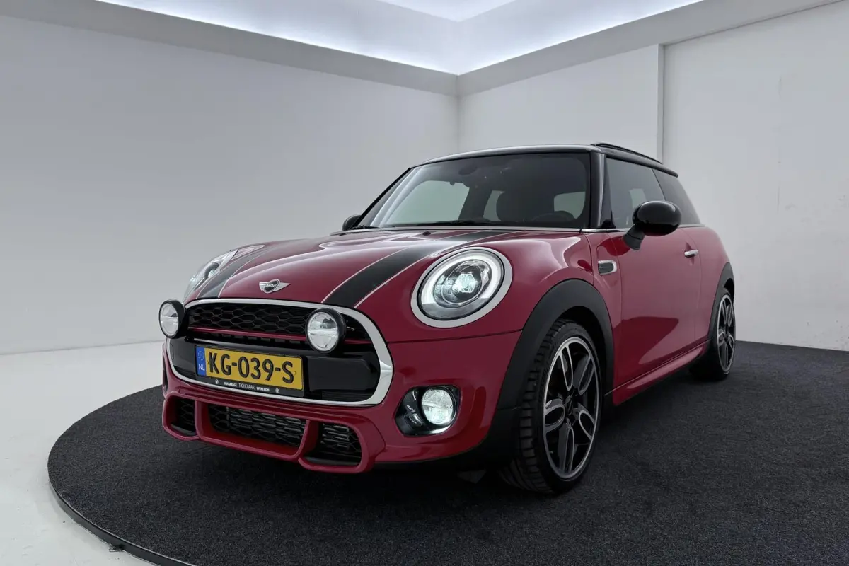 Mini 1.5 Chili Serious Business | Org NL | JCW Pakket | Sportstoelen | Navigatie | LED | Cruise Control |