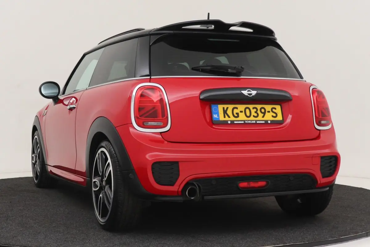 Mini 1.5 Chili Serious Business | Org NL | JCW Pakket | Sportstoelen | Navigatie | LED | Cruise Control |