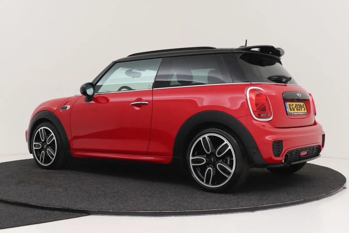 Mini 1.5 Chili Serious Business | Org NL | JCW Pakket | Sportstoelen | Navigatie | LED | Cruise Control |