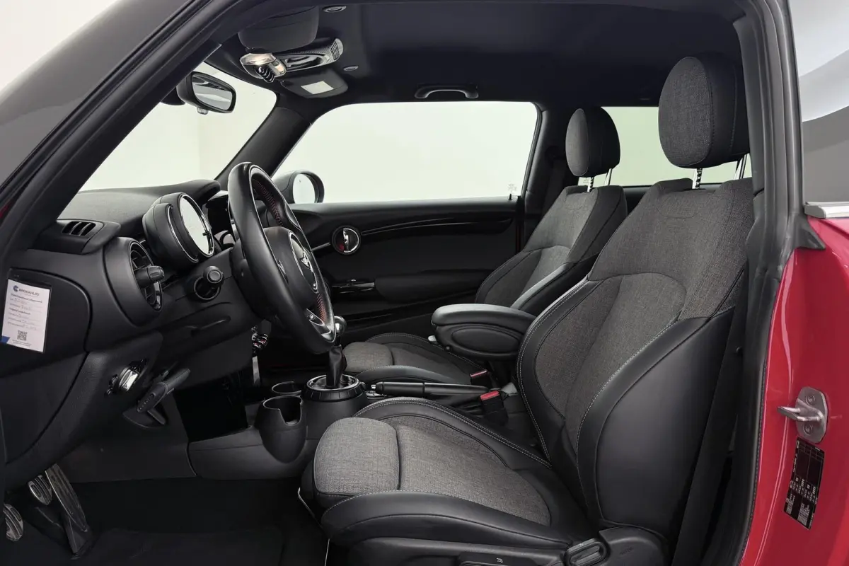 Mini 1.5 Chili Serious Business | Org NL | JCW Pakket | Sportstoelen | Navigatie | LED | Cruise Control |