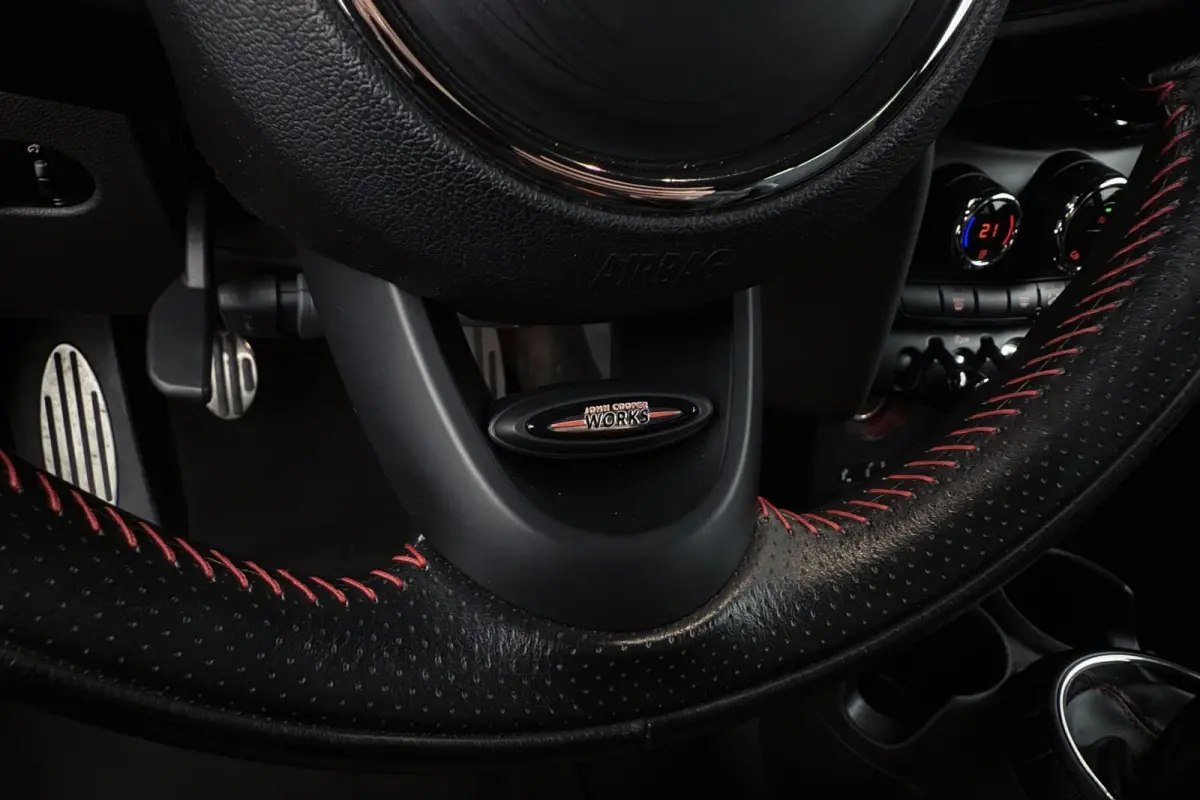 Mini 1.5 Chili Serious Business | Org NL | JCW Pakket | Sportstoelen | Navigatie | LED | Cruise Control |