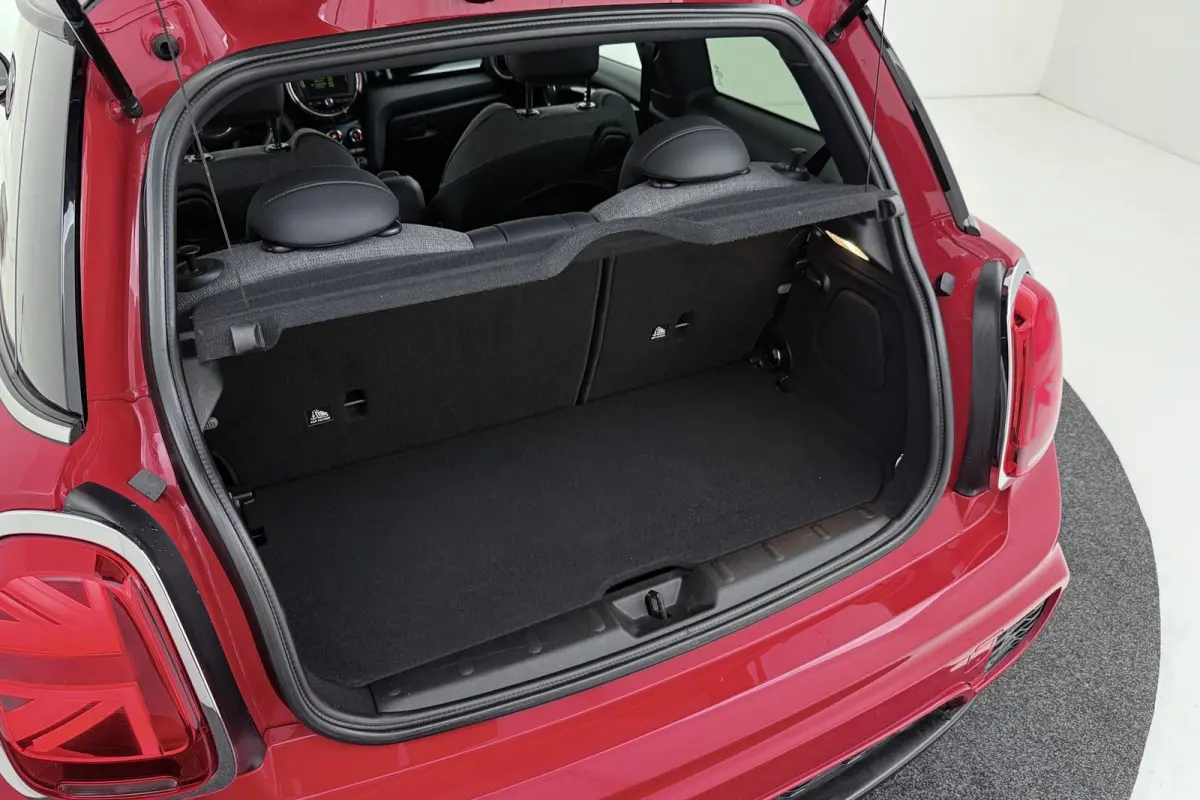 Mini 1.5 Chili Serious Business | Org NL | JCW Pakket | Sportstoelen | Navigatie | LED | Cruise Control |