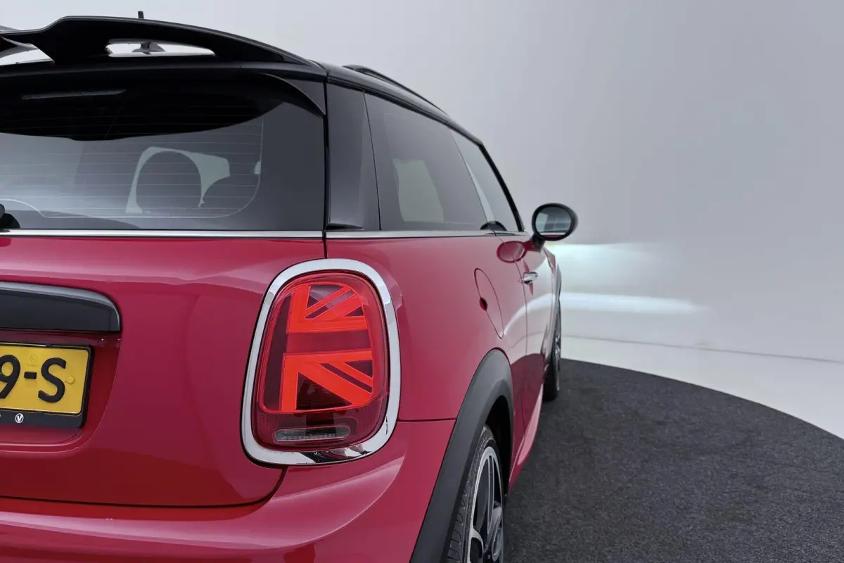 Mini 1.5 Chili Serious Business | Org NL | JCW Pakket | Sportstoelen | Navigatie | LED | Cruise Control |