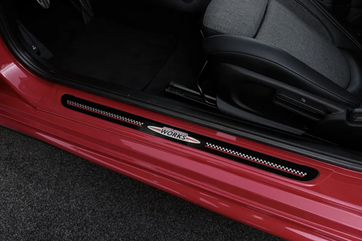 Mini 1.5 Chili Serious Business | Org NL | JCW Pakket | Sportstoelen | Navigatie | LED | Cruise Control |